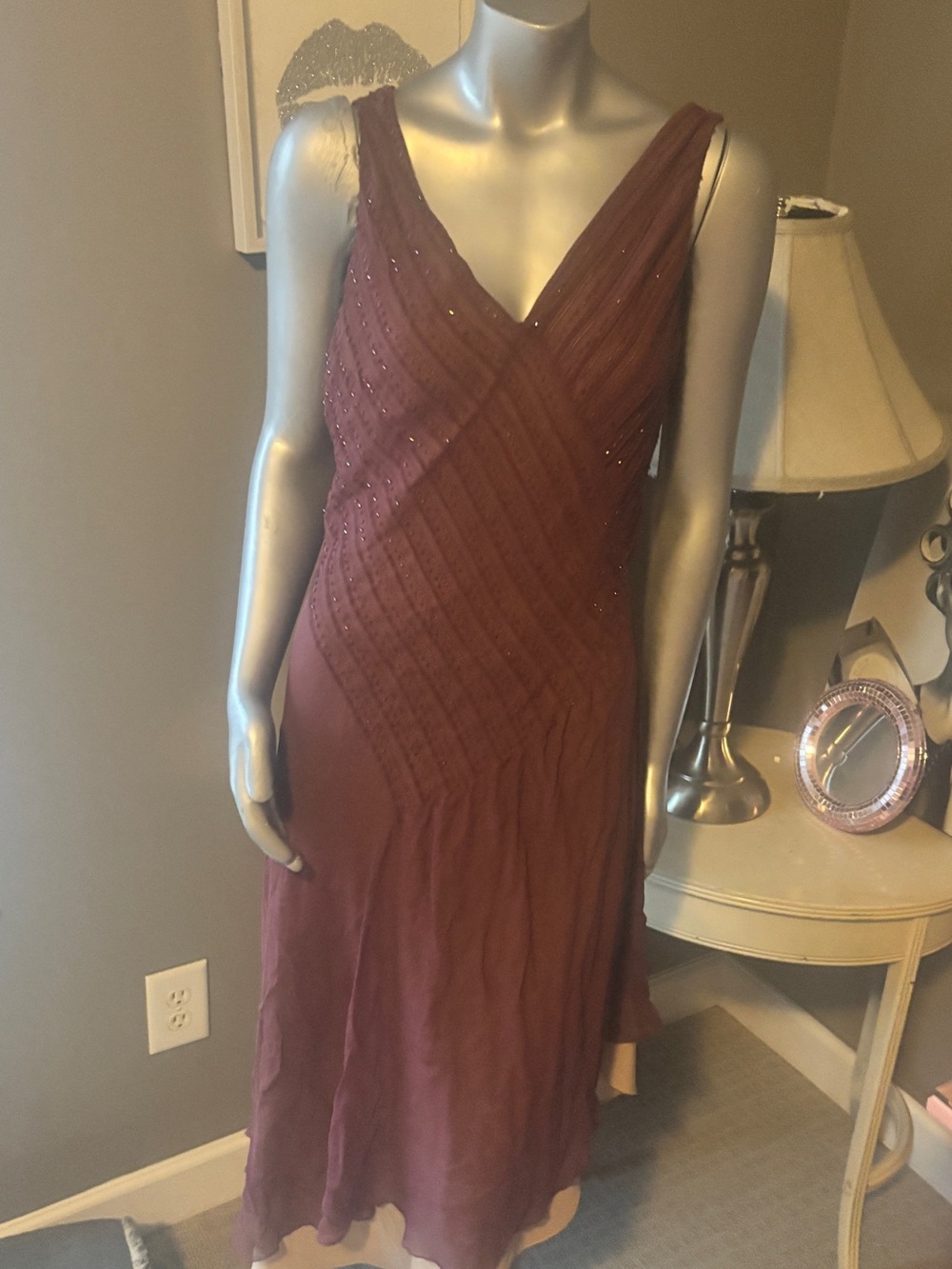 Elegant Sleeveless V-Neck Burgundy Evening Dress